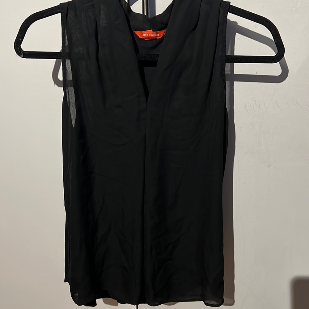sleeveless blouse 3/$25 🍒